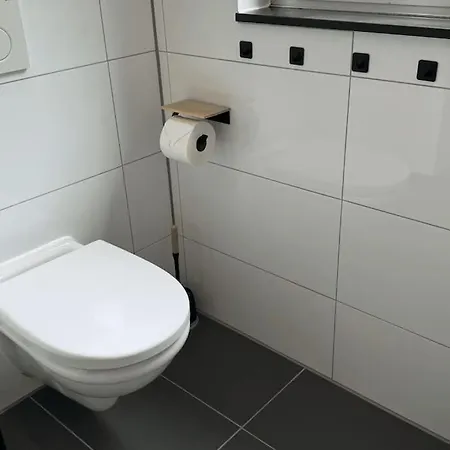 Geraeumiges Apartment Mit Xxl Leinwand I Parkplatz I Wifi Bochum Exterior photo