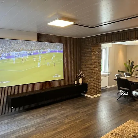 Geraeumiges Apartment Mit Xxl Leinwand I Parkplatz I Wifi Bochum Exterior photo