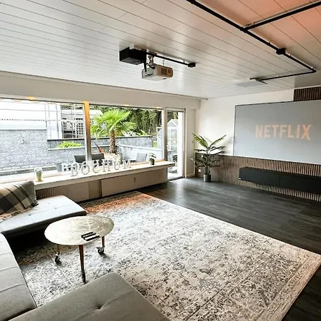 Geraeumiges Apartment Mit Xxl Leinwand I Parkplatz I Wifi Bochum Exterior photo