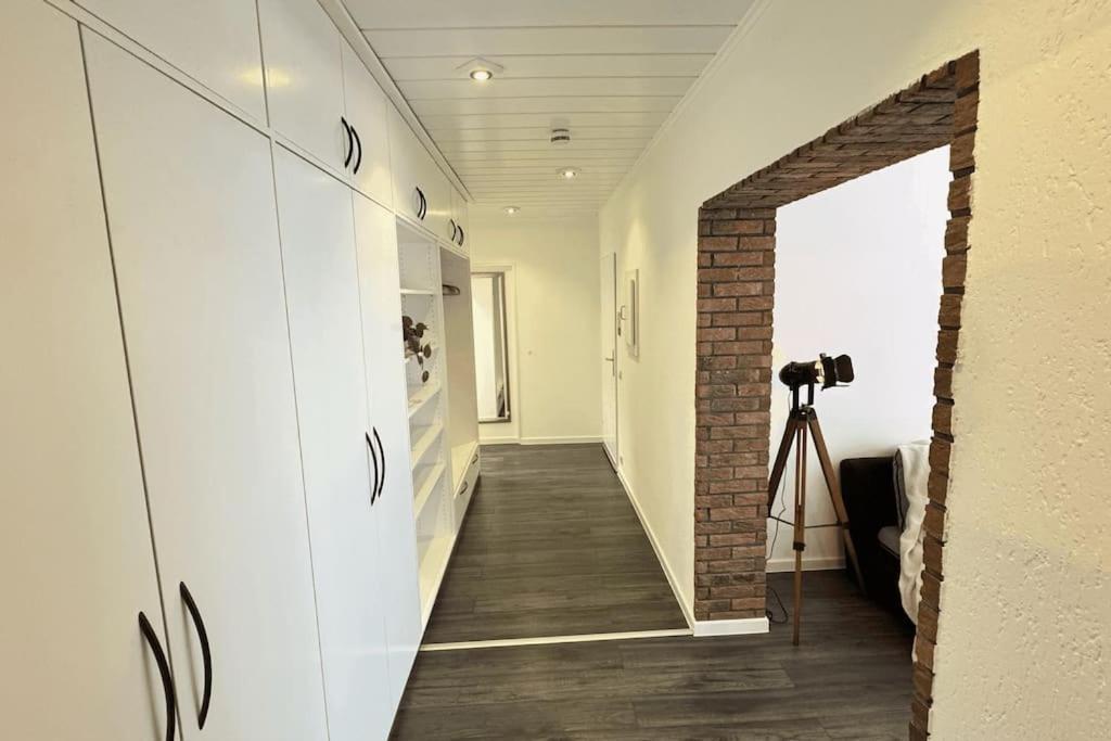 Geraeumiges Mit Xxl Leinwand I Parkplatz I Wifi Apartment Bochum