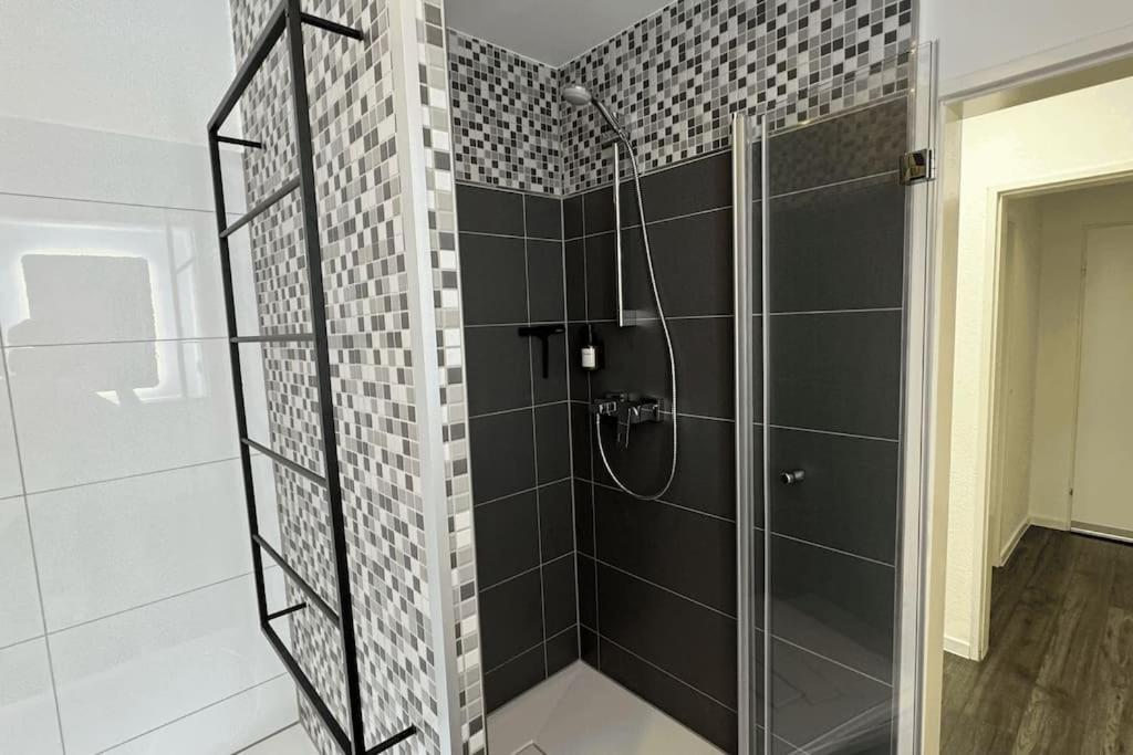 Apartment Geraeumiges Mit Xxl Leinwand I Parkplatz I Wifi Bochum
