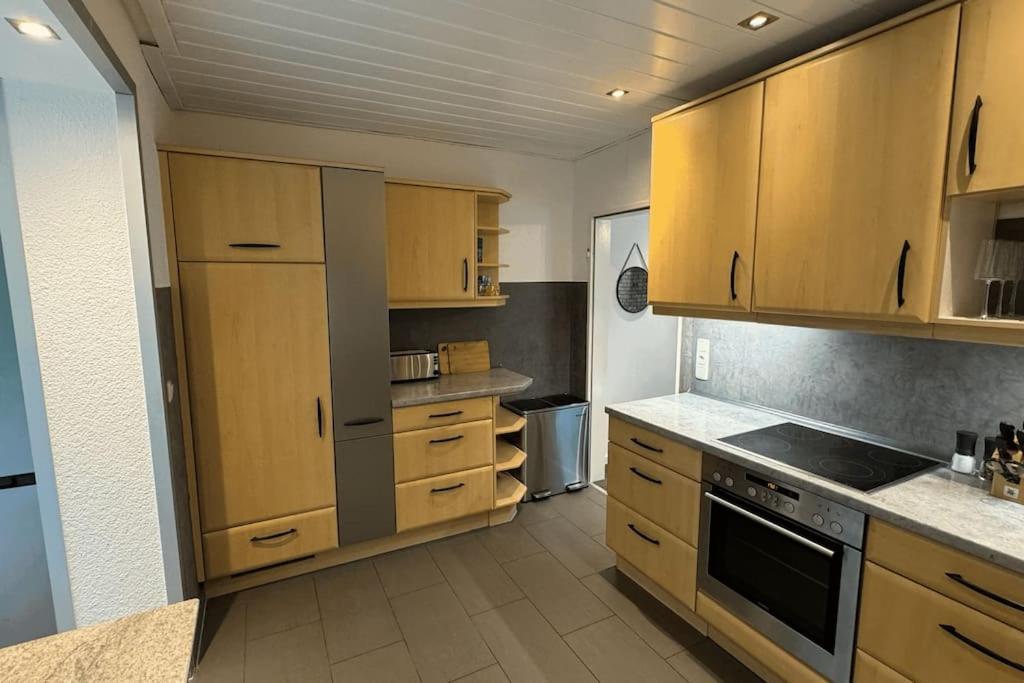 Apartment Geraeumiges Mit Xxl Leinwand I Parkplatz I Wifi