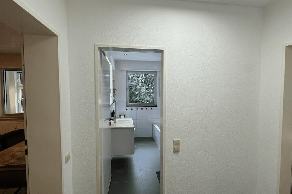 Geraeumiges Mit Xxl Leinwand I Parkplatz I Wifi