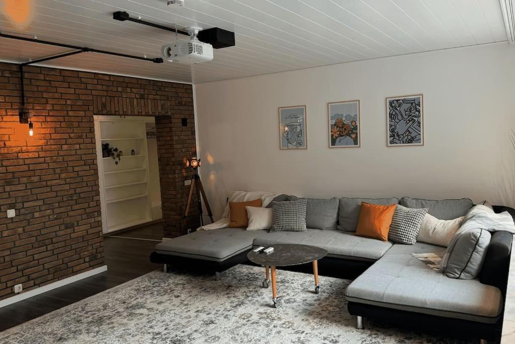 Apartment Geraeumiges Mit Xxl Leinwand I Parkplatz I Wifi *