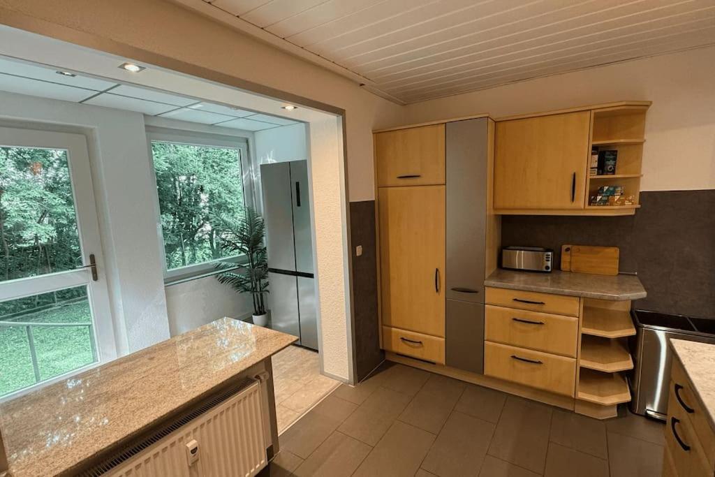 Apartment Geraeumiges Mit Xxl Leinwand I Parkplatz I Wifi *