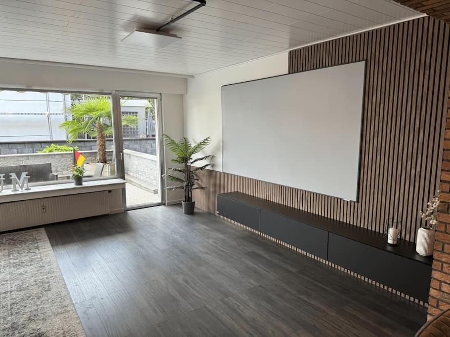 Geraeumiges Mit Xxl Leinwand I Parkplatz I Wifi Apartment Bochum