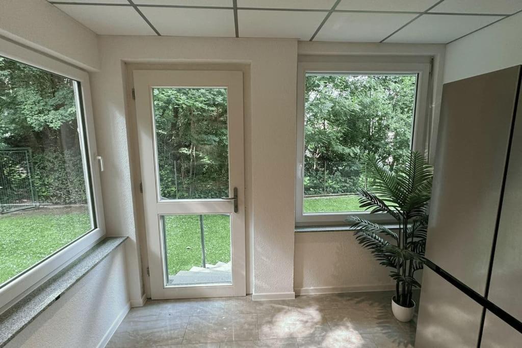 Geraeumiges Mit Xxl Leinwand I Parkplatz I Wifi Apartment